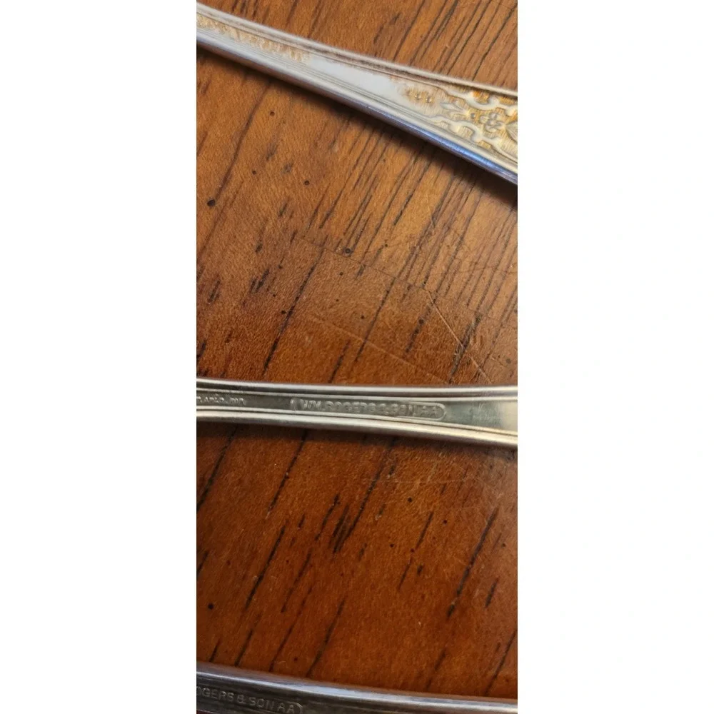 4 VINTAGE International Silver Lady Doris Silverplate Salad Fork 6 in. 1929